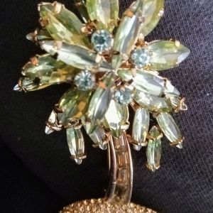 Banana Republic Palm tree brooch. $46